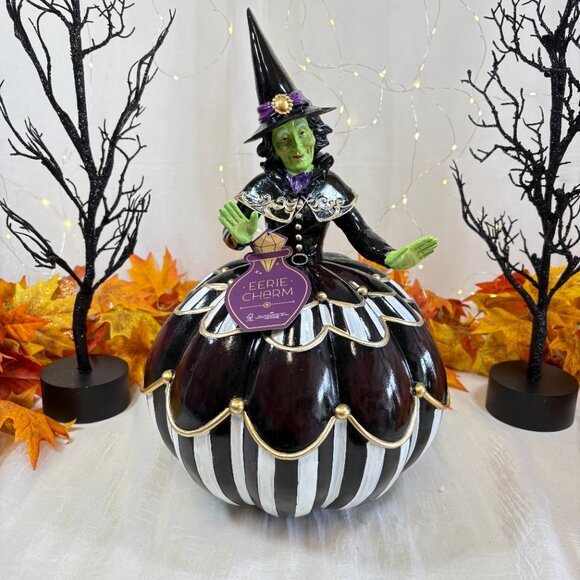 Eerie Charm Halloween Green Wicked Witch In Black and White Pumpkin Figurine New - Picture 1 of 9